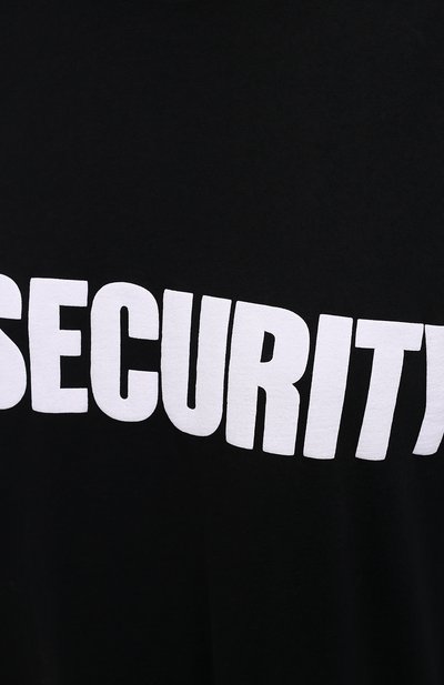 Хлопковая футболка VETEMENTS черного цвета по цене 25850 руб., арт. UE51TR320B 1600/W, фото 5 Хлопковая футболка VETEMENTS, арт. UE51TR320B 1600/W, фото 5