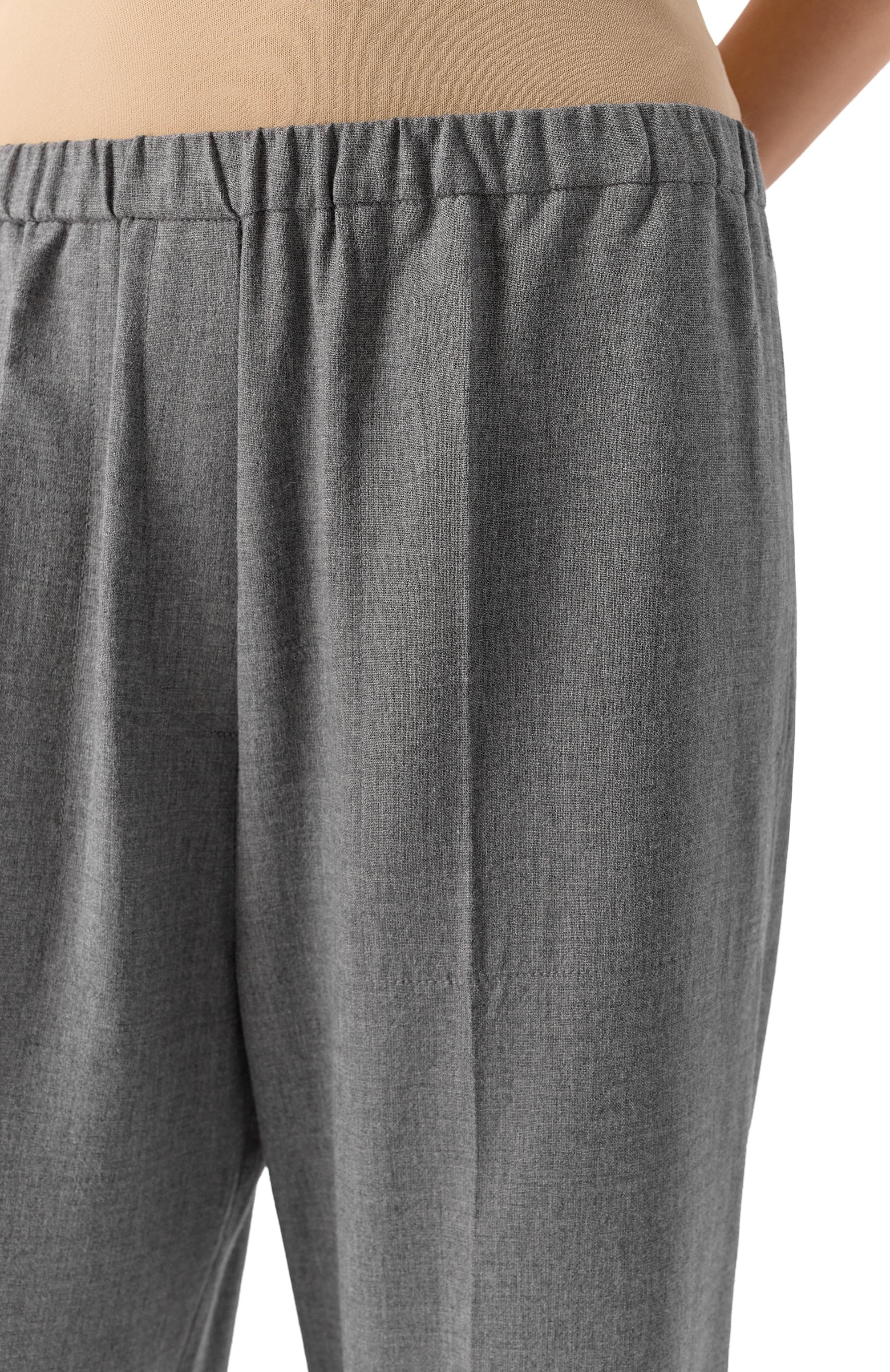 Брюки из вискозы и шерсти TOTEME серого цвета по цене 61650 руб., арт. 254-WRB0370-FB0016, фото 5 Брюки из вискозы и шерсти TOTEME, арт. 254-WRB0370-FB0016, фото 5