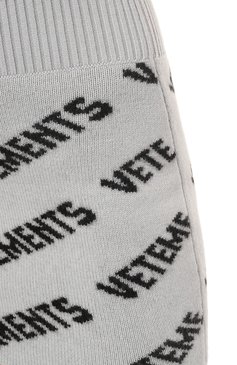 Женская шерстяная юбка VETEMENTS серого цвета, арт. WE63KN280G | Фото 5 (Материал внешний: Шерсть; Длина Ж (юбки, платья, шорты): Мини; Стили: Гранж; Кросс-КТ: Трикотаж; Женское Кросс-КТ: Юбка-одежда; Материал сплава: Проставлено; Драгоценные камни: Проставлено)