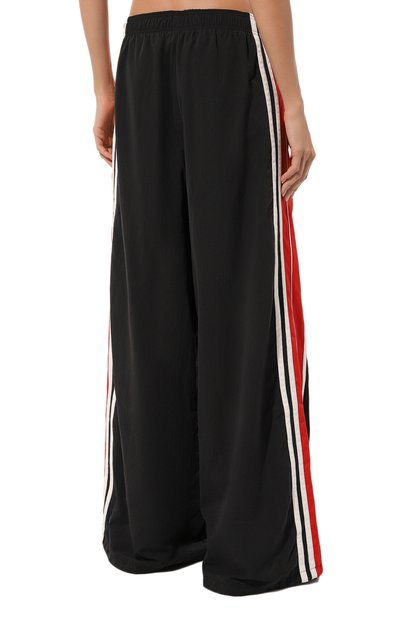 Брюки VETEMENTS черного цвета по цене 152000 руб., арт. UA65PB680R/NYL0N, фото 4 Брюки VETEMENTS, арт. UA65PB680R/NYL0N, фото 4