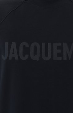 Мужская хлопковая футболка JACQUEMUS темно-синего цвета, арт. 24E/245JS212-2031 | Фото 5 (Длина (для топов): Стандартные; Принт: С принтом; Материал сплава: Проставлено; Материал внешний: Хлопок; Драгоценные камни: Проставлено; Стили: Кэжуэл)