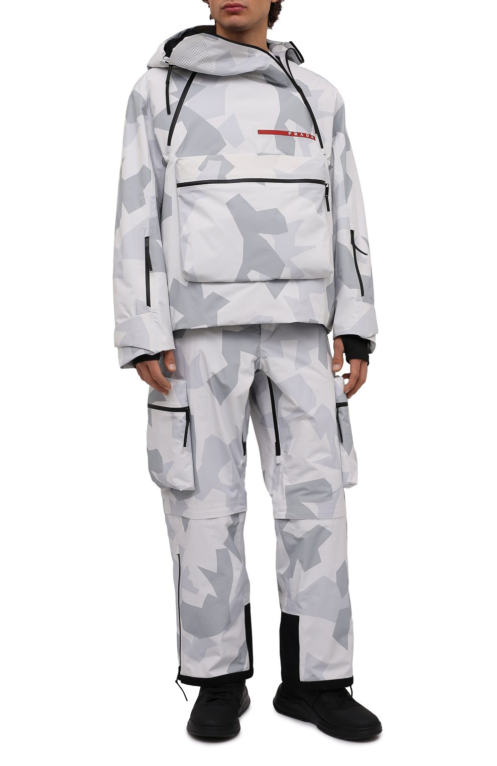 Утепленный анорак PRADA серого цвета по цене 530000 руб., арт. SGB799-1YYU-F0K44-202, фото 2 Утепленный анорак PRADA, арт. SGB799-1YYU-F0K44-202, фото 2