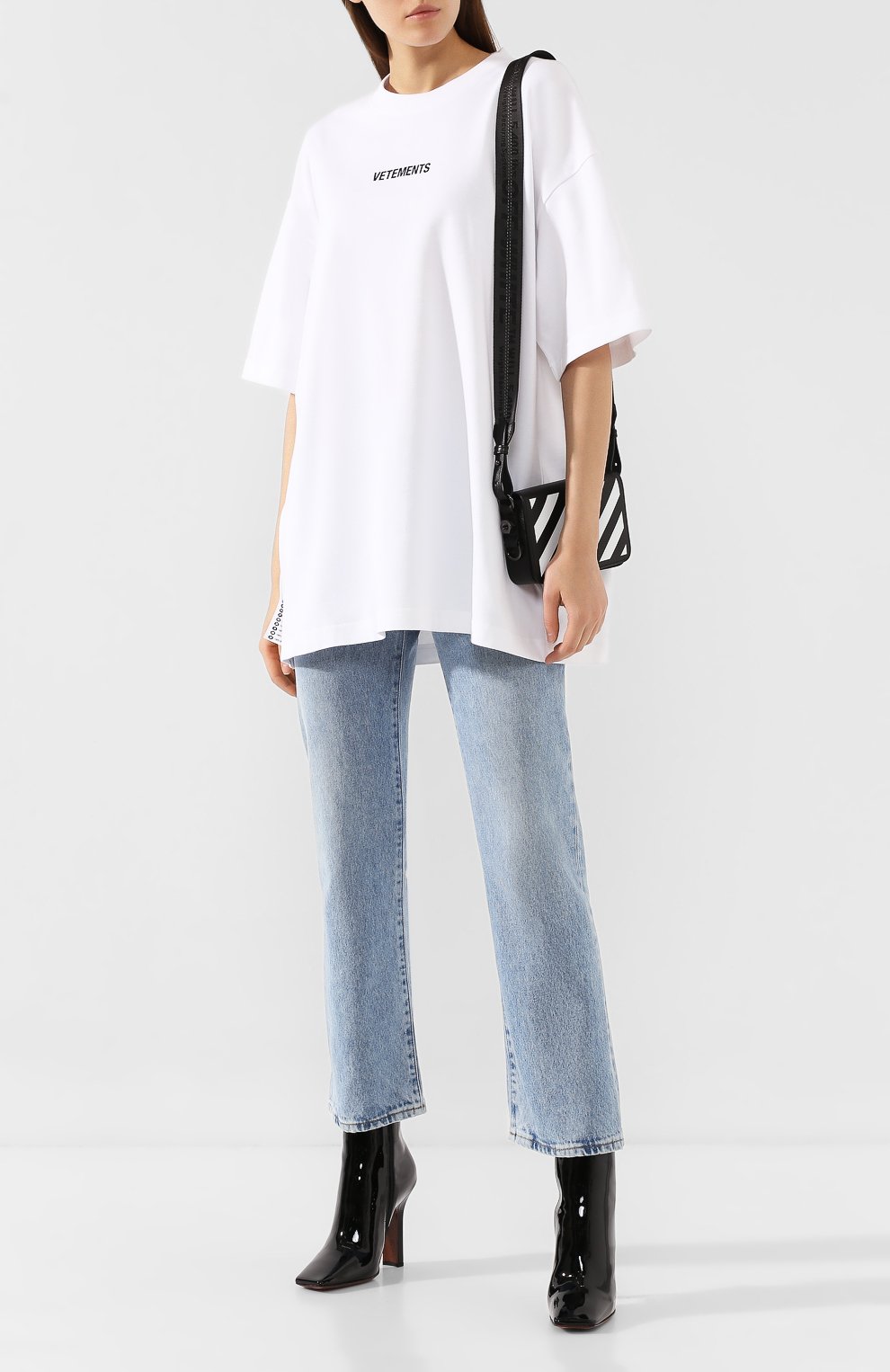 Хлопковая футболка VETEMENTS белого цвета по цене 16450 руб., арт. UAH20TR611/W, фото 2 Хлопковая футболка VETEMENTS, арт. UAH20TR611/W, фото 2