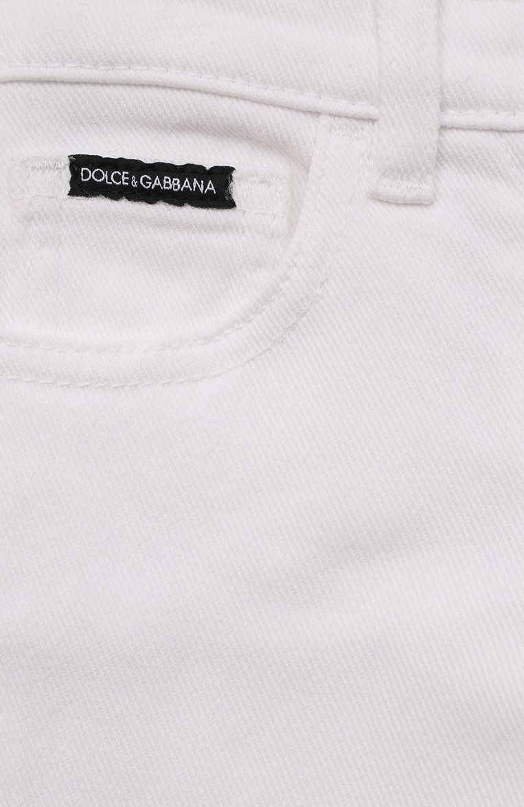 Детские джинсы DOLCE & GABBANA белого цвета, арт. L52F56/LDA84/2-6 | Фото 3 (Материал внешний: Хлопок; Детали: Однотонный; Материал сплава: Проставлено; Нос: Не проставлено; Региональные ограничения белый список (Axapta Mercury): Не проставлено; Ростовка одежда: 2 года | 92 см, 3 года | 98 см, 4 года | 104 см, 5 лет | 110 см, 6 лет | 116 см)