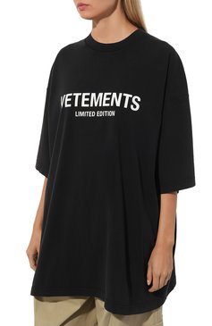 Мужского хлопковая футболка VETEMENTS черного цвета, арт. UE54TR170B | Фото 3 (Региональные ограничения белый список (Axapta Mercury): Не проставлено; Принт: С принтом; Нос: Не проставлено; Материал внешний: Хлопок; Стили: Спорт-шик; Женское Кросс-КТ: Футболка-одежда)