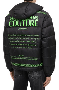 Мужская пуховик VERSACE JEANS COUTURE черного цвета, арт. E5GZA913-ZUP413/25133 | Фото 4 (Рукава: Длинные; Материал подклада: Синтетический материал; Материал внешний: Синтетический материал; Длина (верхняя одежда): Короткие; Мужское Кросс-КТ: Пуховик-верхняя одежда, Верхняя одежда, пуховик-короткий; Стили: Кэжуэл; Кросс-КТ: Пуховик, Куртка; Материал утеплителя: Пух и перо; Драгоценные камни: Проставлено; Материал сплава: Проставлено)