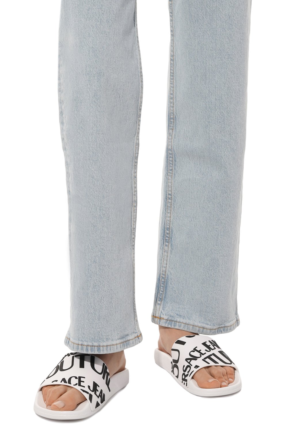 Шлепанцы shelly VERSACE JEANS COUTURE белого цвета по цене 6645 руб., арт. 76VA3SQ1/71352, фото 3 Шлепанцы shelly VERSACE JEANS COUTURE, арт. 76VA3SQ1/71352, фото 3