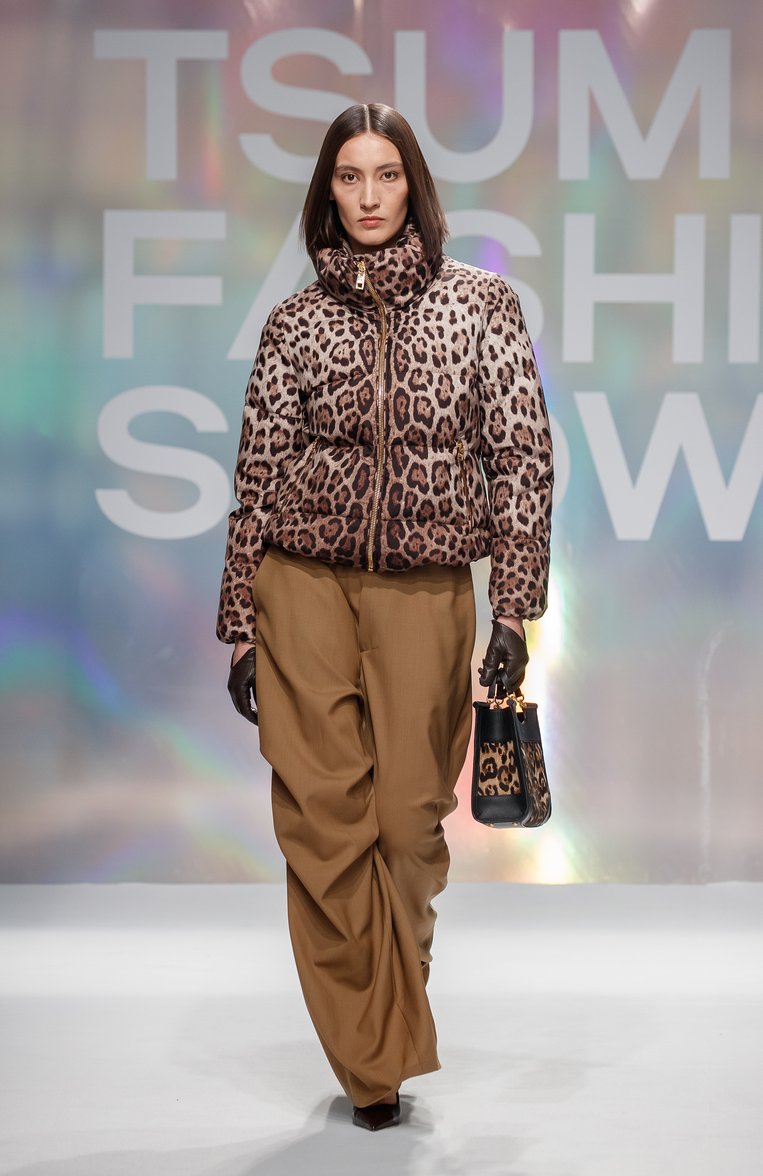 Женский пуховик DOLCE & GABBANA леопардового цвета, арт. F9R11T/HSMW8/36 | Фото 7 (Рукава: Длинные; Материал сплава: Проставлено; Драгоценные камни: Проставлено; Длина (верхняя одежда): Короткие; Материал подклада: Синтетический материал; Стили: Гламурный; Кросс-КТ: Пуховик; Материал внешний: Синтетический материал)