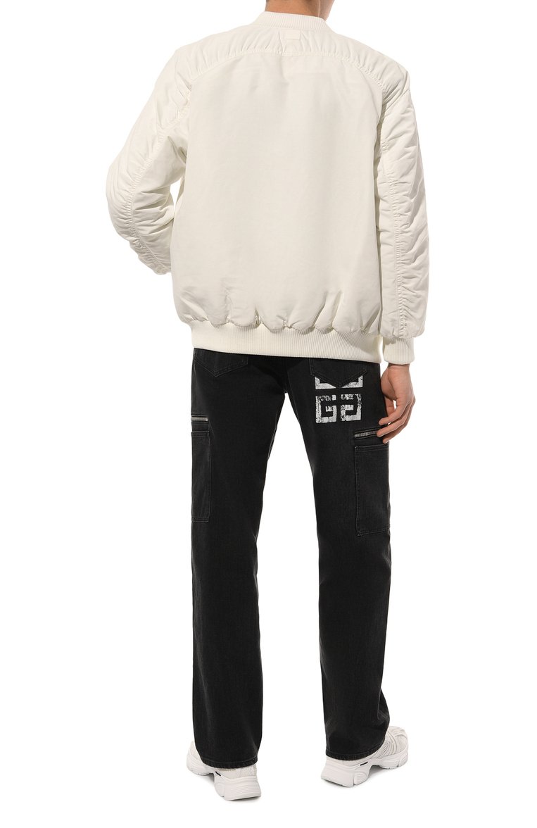 Мужские джинсы GIVENCHY черного цвета, арт. BM517E5YAA | Фото 2 (Длина (брюки, джинсы): Стандартные; Материал внешний: Хлопок, Деним; Силуэт М (брюки): Широкие; Кросс-КТ: Деним; Стили: Повседневный)