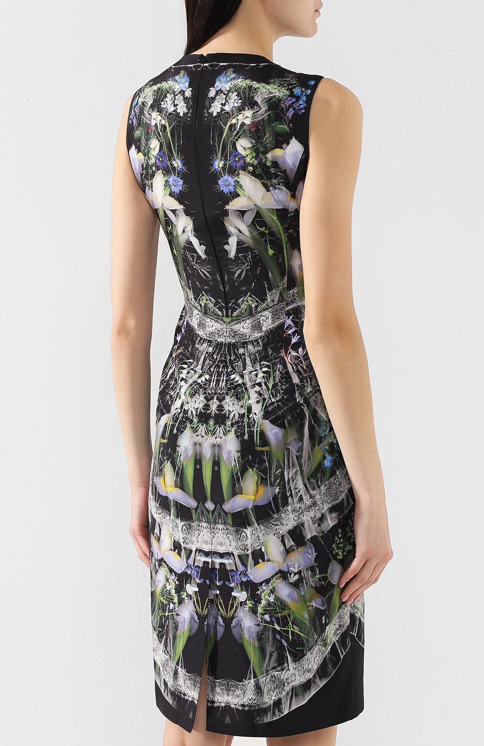 Шелковое платье ALEXANDER MCQUEEN черного цвета по цене 239500 руб., арт. 570425/QMD24, фото 4 Шелковое платье ALEXANDER MCQUEEN, арт. 570425/QMD24, фото 4
