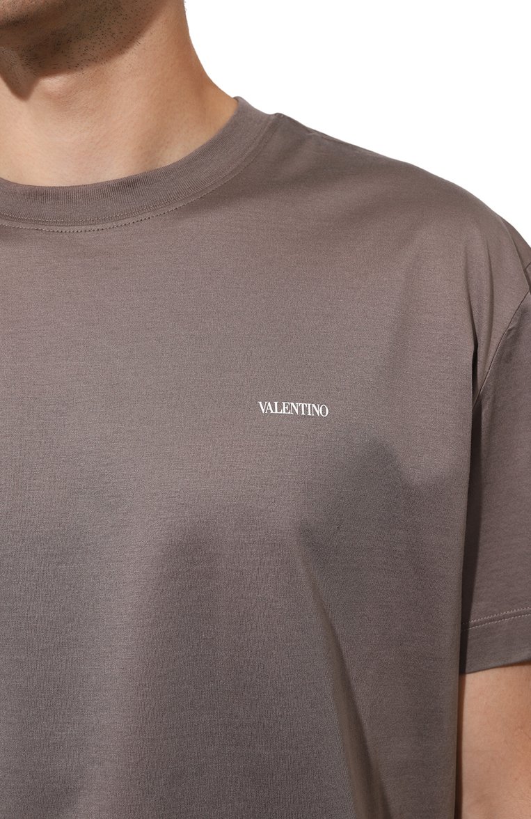 Мужская хлопковая футболка VALENTINO коричневого цвета, арт. 4V3MG01F/9US | Фото 5 (Материал внешний: Хлопок; Рукава: Короткие; Длина (для топов): Стандартные; Принт: Без принта; Стили: Кэжуэл; Кросс-КТ: Джерси; Мужское Кросс-КТ: Футболка-одежда; Автоматизация состава: Проставлено; Автоматизация ТО: Проставлено; Детали: Без декора)