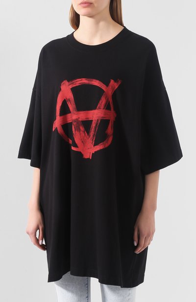 Футболка VETEMENTS черного цвета по цене 21150 руб., арт. SS20TR297 1621/W/BLACK/RED, фото 3 Футболка VETEMENTS, арт. SS20TR297 1621/W/BLACK/RED, фото 3