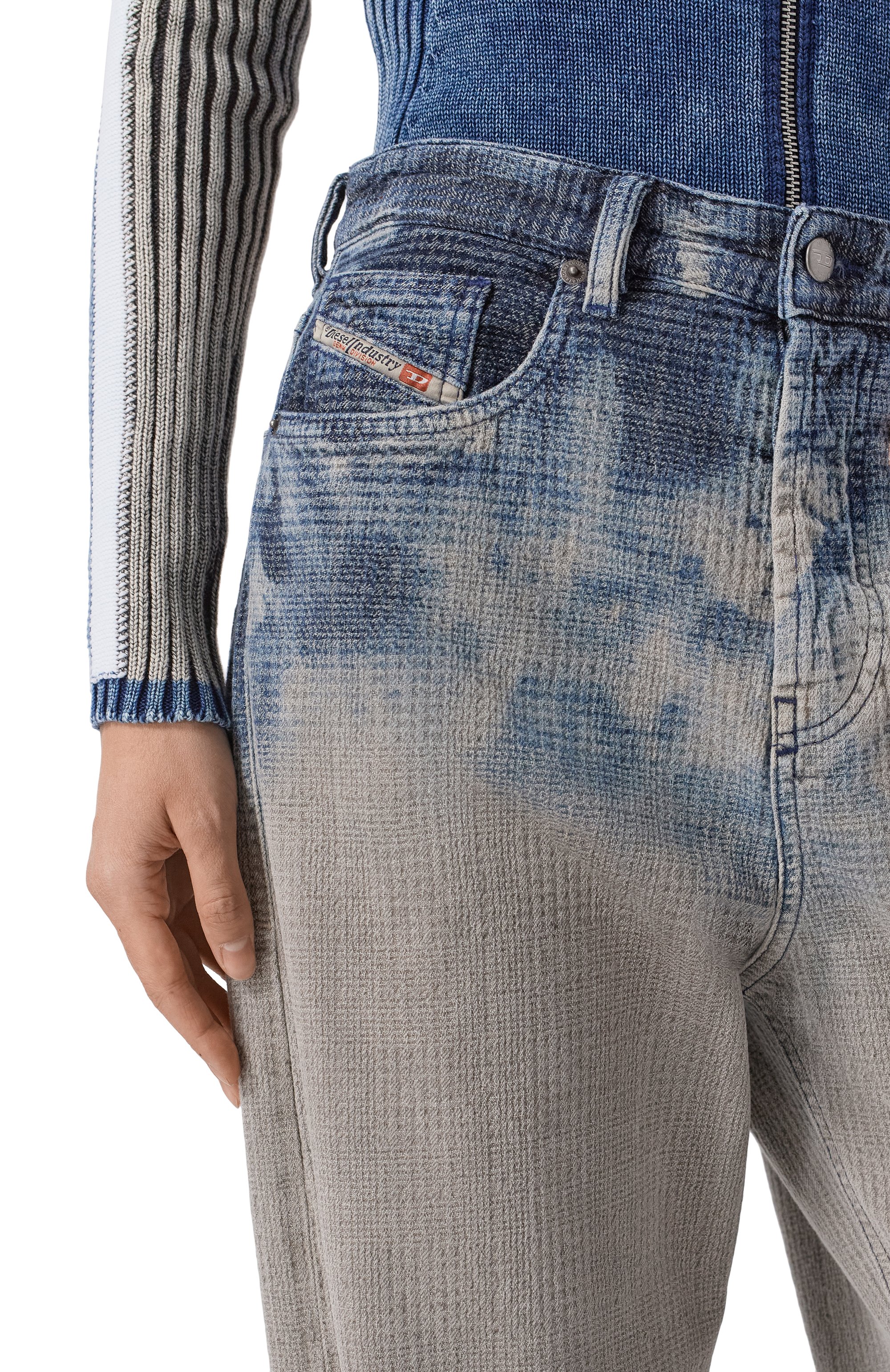 Джинсы 1996 d-sire DIESEL серого цвета по цене 48800 руб., арт. A06925/09N93, фото 5 Джинсы 1996 d-sire DIESEL, арт. A06925/09N93, фото 5