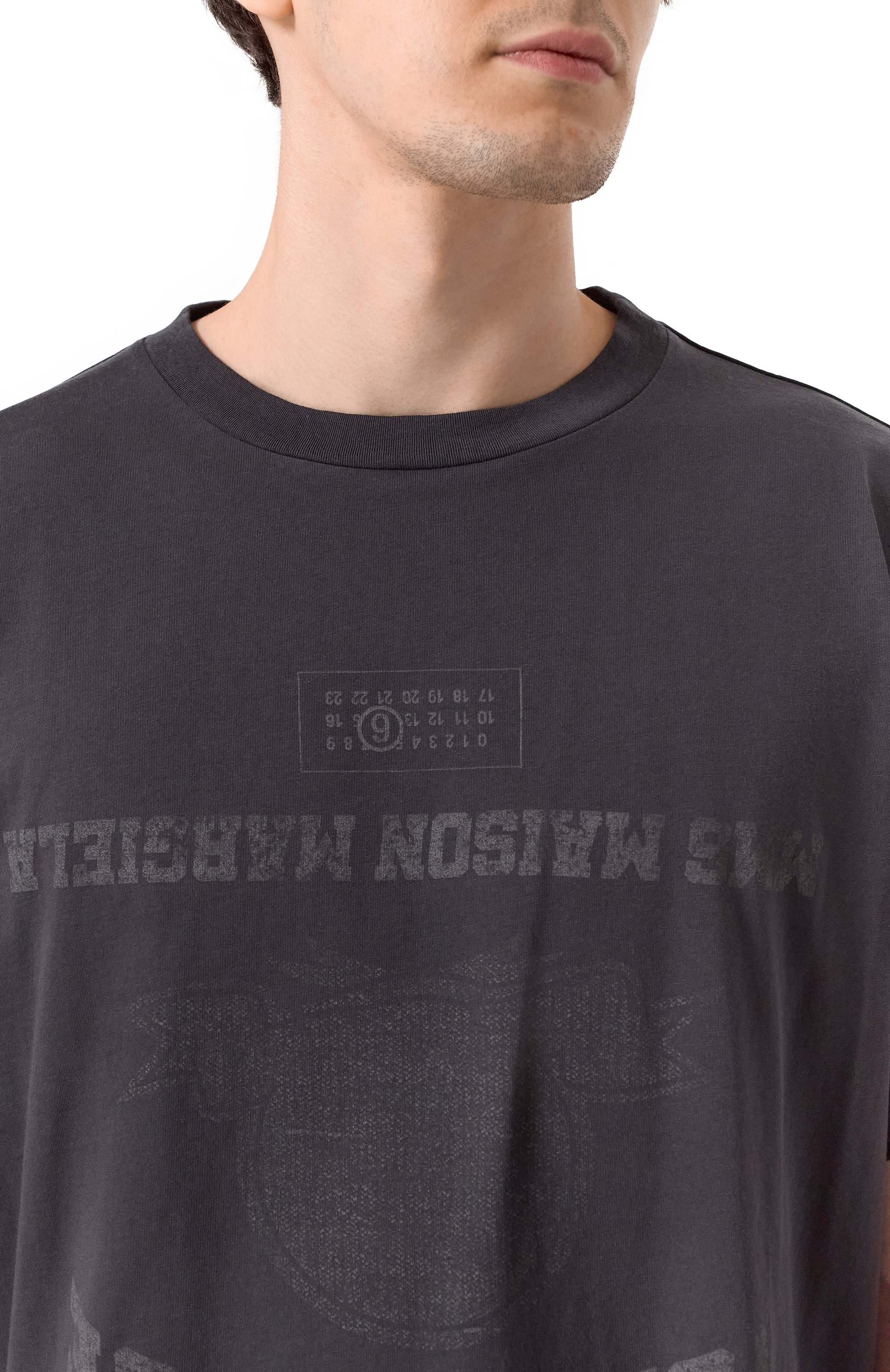Хлопковая футболка MM6 темно-серого цвета по цене 26200 руб., арт. SH0GC0041/S24311, фото 5 Хлопковая футболка MM6, арт. SH0GC0041/S24311, фото 5