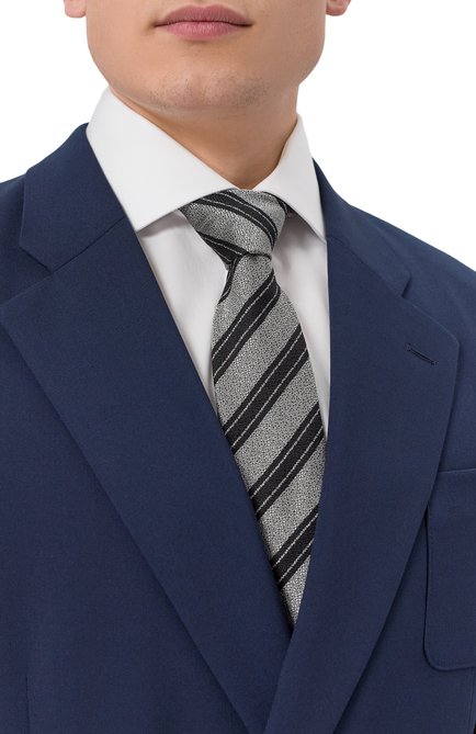 Мужской шелковый галстук EMPORIO ARMANI серого цвета, арт. EM001346/TE13729 | Фото 2 (Материал: Текстиль, Шелк; Нос: Не проставлено; Материал сплава: Проставлено)