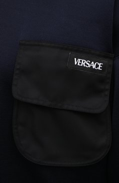 Мужской свитшот VERSACE темно-синего цвета, арт. 1000937/1A00658 | Фото 5 (Рукава: Длинные; Принт: Без принта; Длина (для топов): Стандартные; Мужское Кросс-КТ: свитшот-одежда; Материал сплава: Проставлено; Материал внешний: Хлопок, Вискоза; Драгоценные камни: Проставлено; Стили: Кэжу�эл)