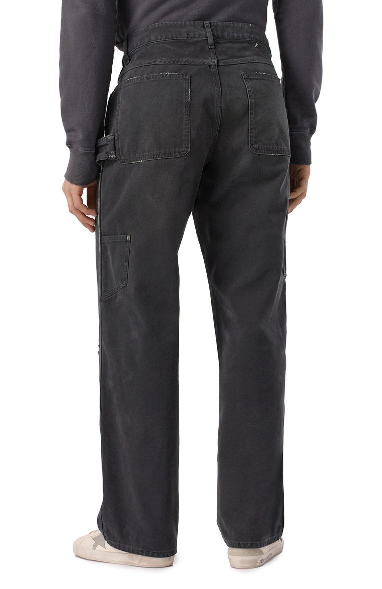 Мужские джинсы GOLDEN GOOSE DELUXE BRAND темно-серого цвета, арт. GMP01942.P001921 | Фото 4 (Длина (брюки, джинсы): Стандартные; Материал внешний: Хлопок, Деним; Силуэт М (брюки): Широкие; Детали: Потертости; Кросс-КТ: Деним; Стили: Streetwear)
