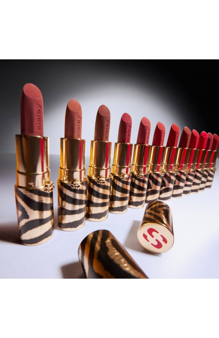 Увлажняющая матовая помада phyto-rouge velvet, оттенок 41 классический красный (3g) SISLEY  цвета, арт. 170709 | Фото 8 (Финишное покрытие: Матовый; Региональные ограничения белый список (Axapta Mercury): Не проставлено; Нос: Не проставлено)