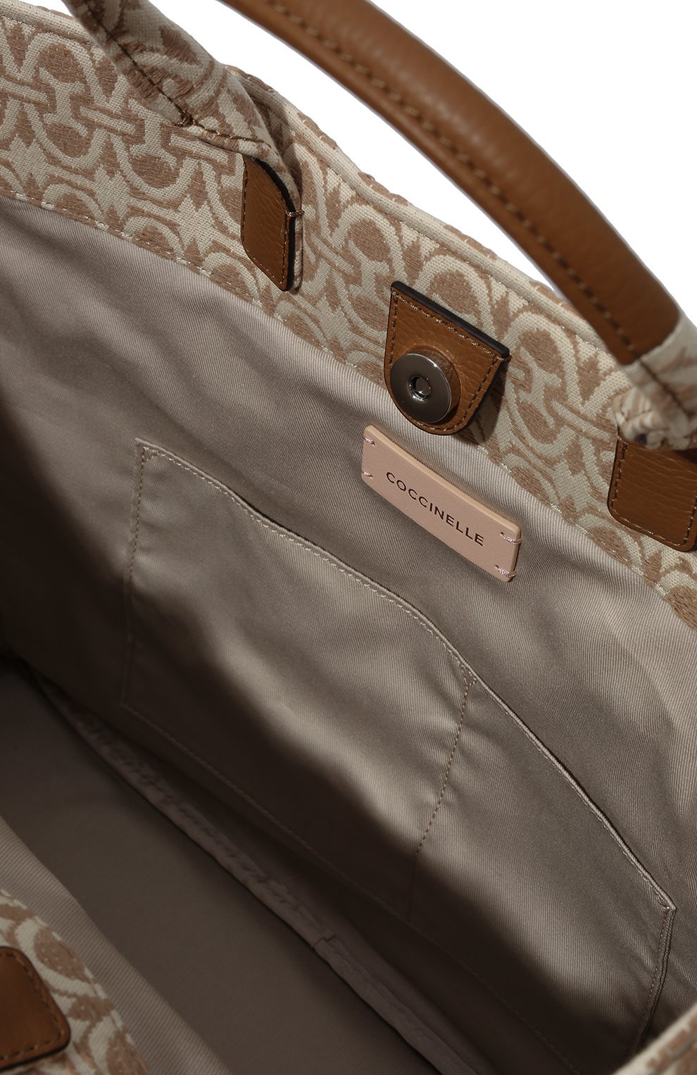 Сумка-тоут never without COCCINELLE светло-бежевого цвета по цене 32000 руб., арт. E1 MBD 18 01 01, фото 5 Сумка-тоут never without COCCINELLE, арт. E1 MBD 18 01 01, фото 5