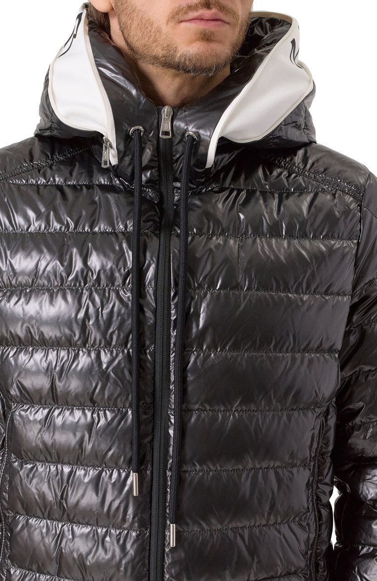 Мужская пуховик akinari MONCLER черного цвета, арт. 1A00009/596J9 | Фото 5 (Длина (верхняя одежда): Короткие; Материал внешний: Синтетический материал; Материал подклада: Синтетический материал; Рукава: Длинные; Стили: Кэжуэл; Мужское Кросс-КТ: пуховик-короткий)