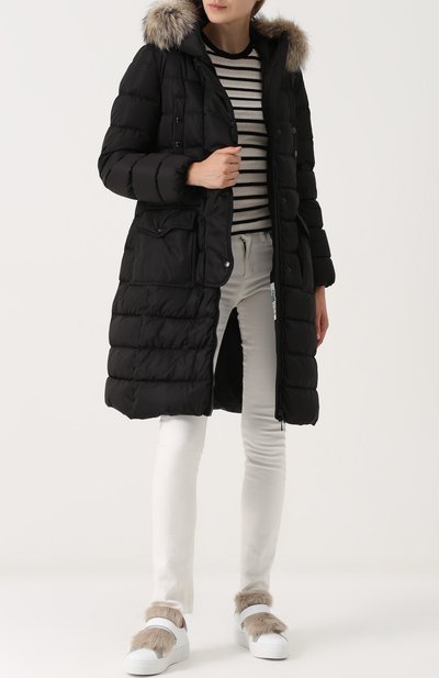 Стеганый пуховик с поясом и капюшоном MONCLER черного цвета по цене 226000 руб., арт. C2-093-49884-25-68065, фото 2 Стеганый пуховик с поясом и капюшоном MONCLER, арт. C2-093-49884-25-68065, фото 2