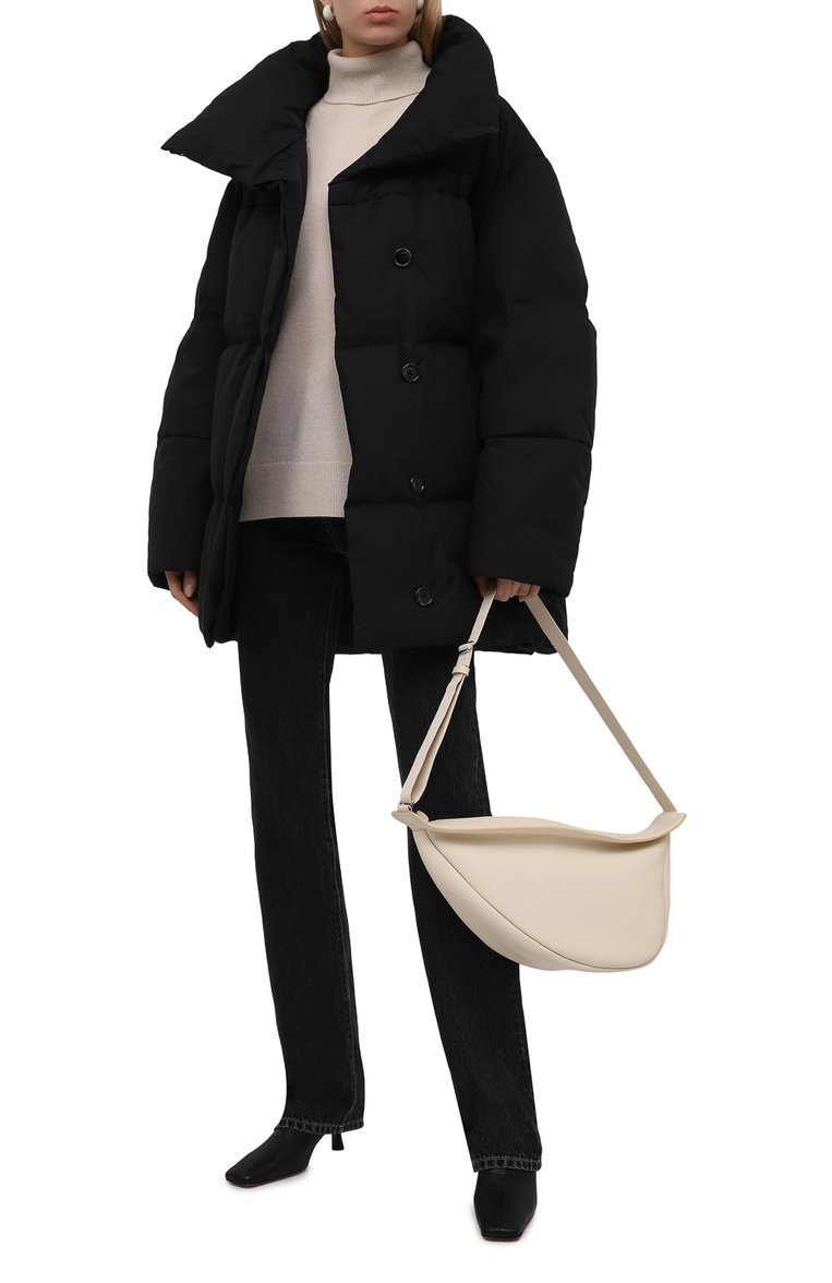 Женский пуховик ACNE STUDIOS черного цвета, арт. A90365 | Фото 2 (Материал утеплителя: Пух и перо; Материал подклада: Синтетический материал; Материал внешний: Хлопок; Длина (верхняя одежда): До середины бедра; Рукава: Длинные; Стили: Спорт-шик; Кросс-КТ: Пуховик; Автоматизация состава: Проставлено; Автоматизация ТО: Проставлено)