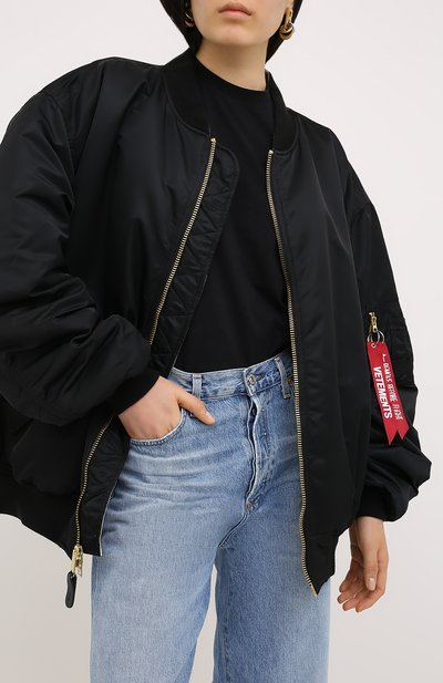 Бомбер VETEMENTS черного цвета по цене 138500 руб., арт. WAH21JA001 1307/BLACK/WHITE, фото 3 Бомбер VETEMENTS, арт. WAH21JA001 1307/BLACK/WHITE, фото 3