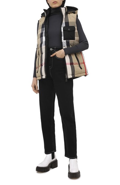 Пуховый жилет BURBERRY бежевого цвета по цене 141000 руб., арт. 8033432, фото 2 Пуховый жилет BURBERRY, арт. 8033432, фото 2