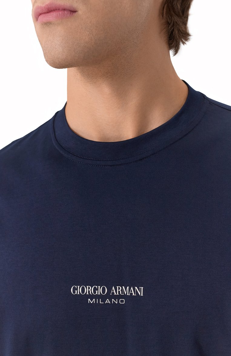 Мужская хлопковая футболка GIORGIO ARMANI темно-синего цвета, арт. GM001085/TE10629 | Фото 5 (Рукава: Короткие; Материал внешний: Хлопок; Длина (для топов): Стандартные; Принт: Без принта; Стили: Кэжуэл; Кросс-КТ: Джерси; Мужское Кросс-КТ: Футболка-одежда)