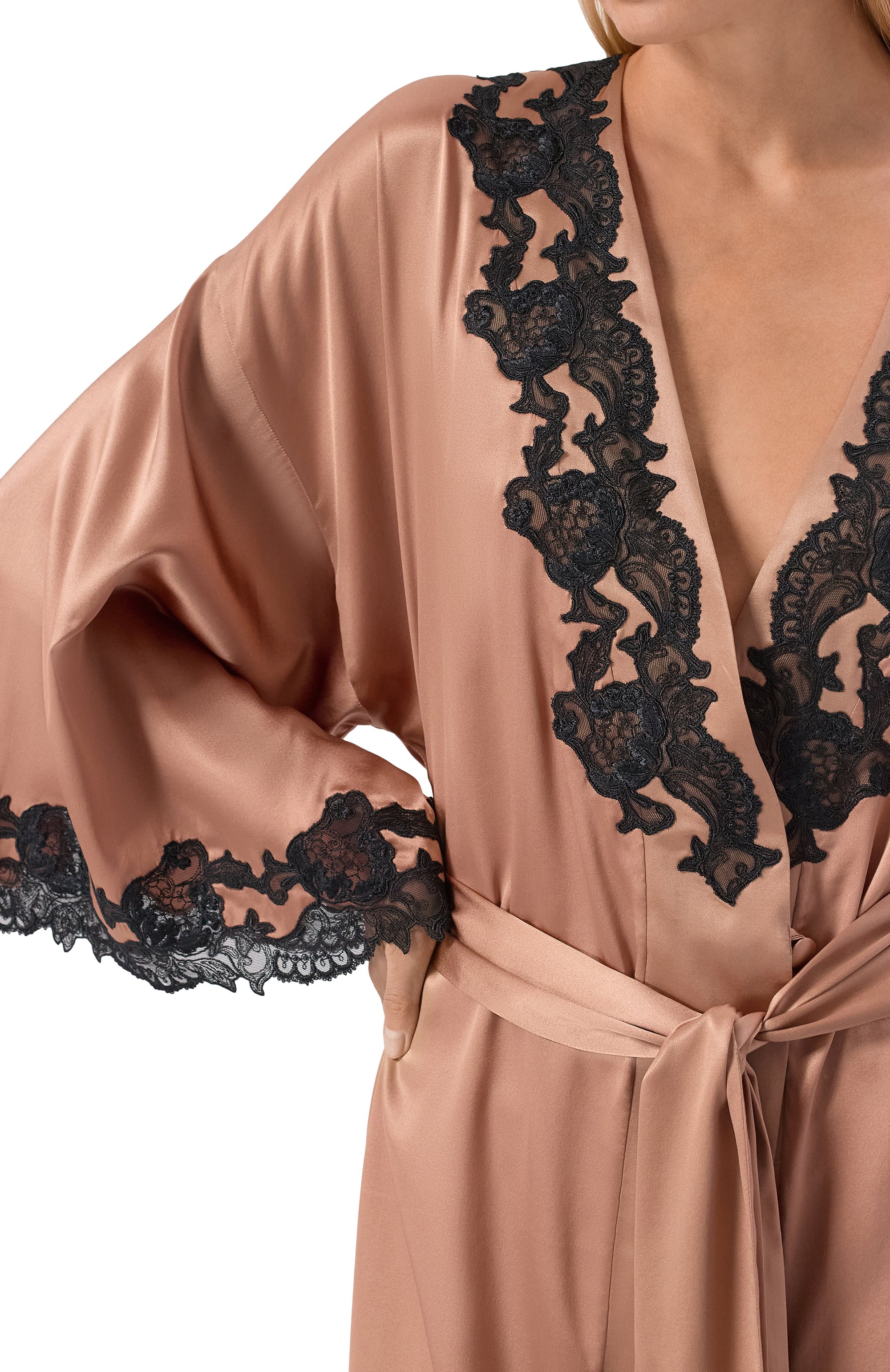 Шелковый халат C.ALLA темно-бежевого цвета по цене 127500 руб., арт. DV0333 K, фото 4 Шелковый халат C.ALLA, арт. DV0333 K, фото 4