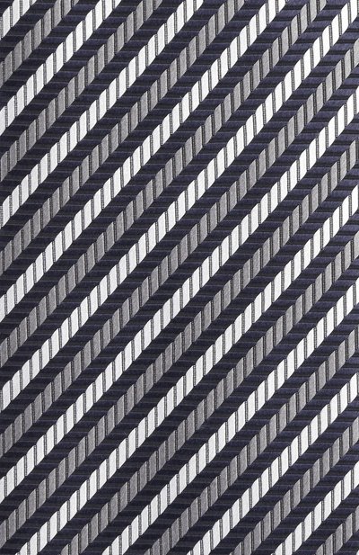 Шелковый галстук в полоску ZEGNA серого цвета по цене 17950 руб., арт. Z9D111L8, фото 3 Шелковый галстук в полоску ZEGNA, арт. Z9D111L8, фото 3