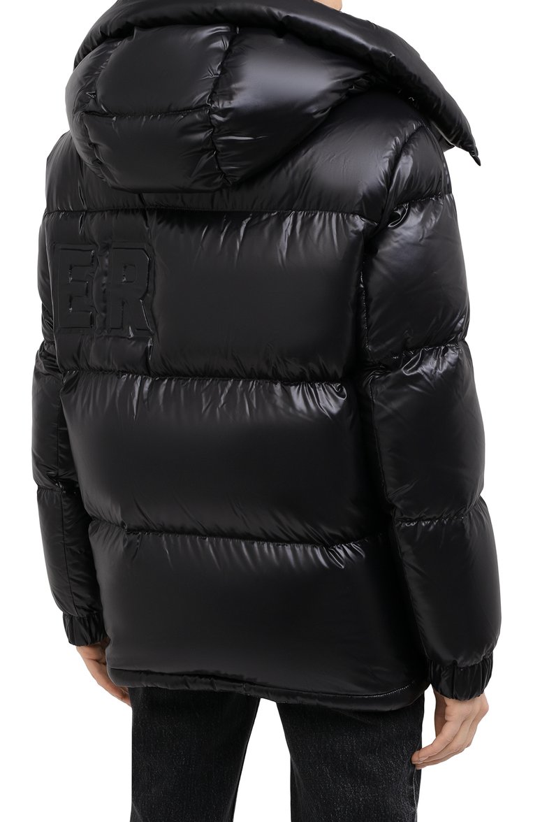 Женский пуховик MONCLER черного цвета, арт. F2-093-1A52E-40-68991 | Фото 5 (Материал подклада: Синтетический материал; Материал внешний: Синтетический материал; Материал утеплителя: Пух и перо; Длина (верхняя одежда): Короткие; Рукава: Длинные; Женское Кросс-КТ: Пуховик-куртка; Стили: Кэжуэл; Кросс-КТ: Пуховик; Драгоценные камни: Проставлено; Материал сплава: Проставлено)