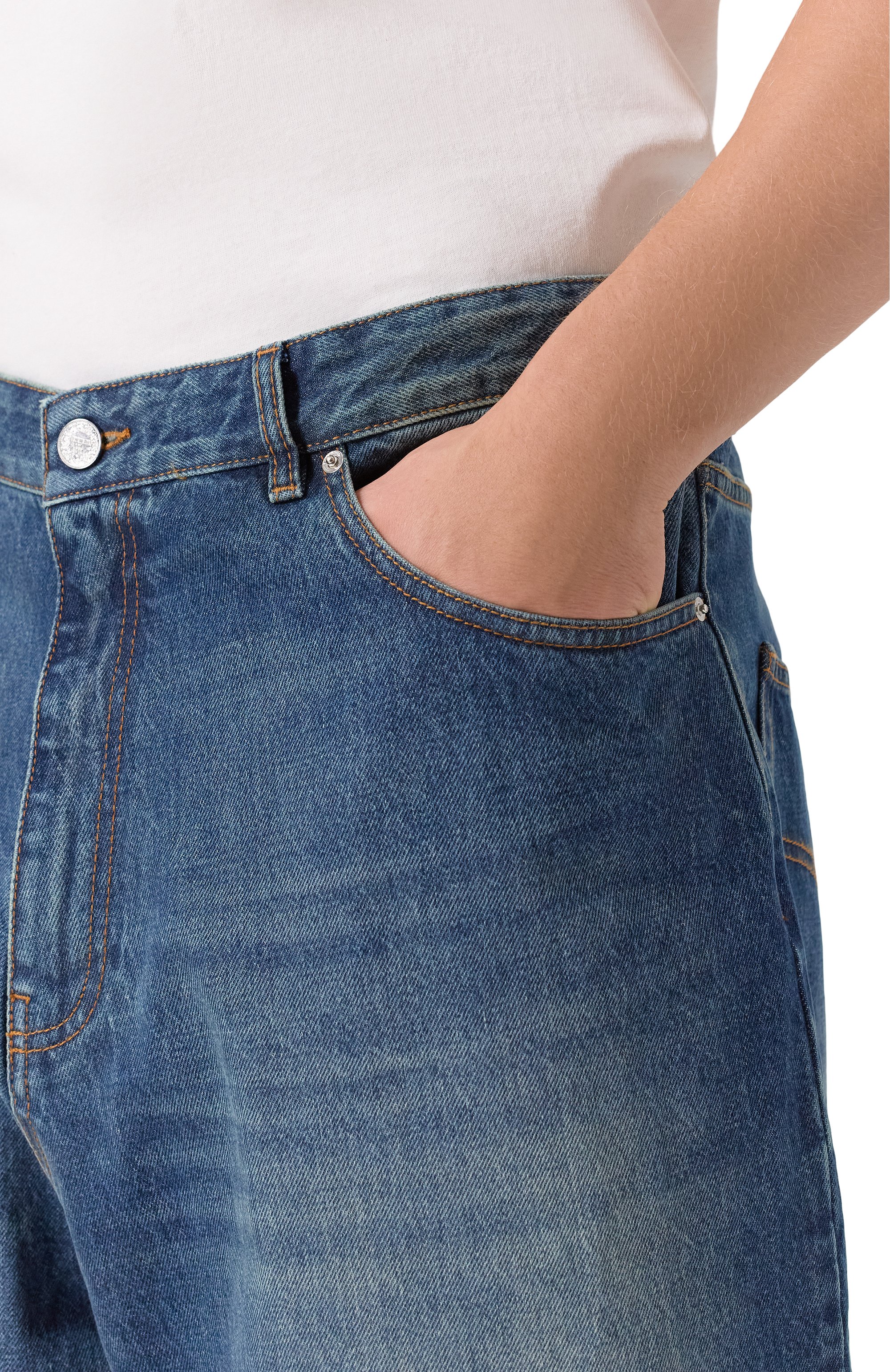 Джинсы VETEMENTS синего цвета по цене 109500 руб., арт. ME76DP068N3/2804 DENIM, фото 5 Джинсы VETEMENTS, арт. ME76DP068N3/2804 DENIM, фото 5