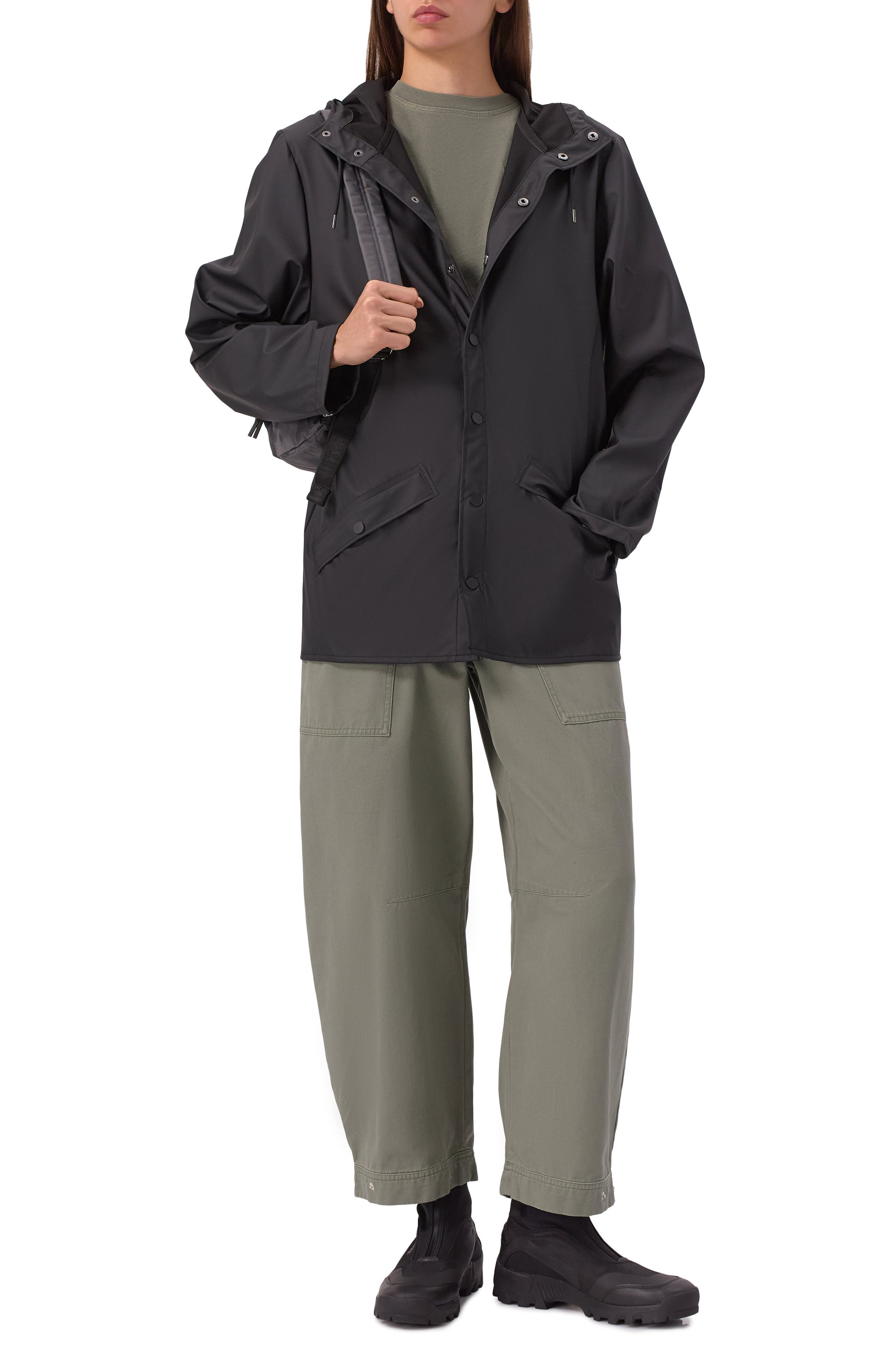 Плащ RAINS черного цвета по цене 11950 руб., арт. RA12010, фото 6 Плащ RAINS, арт. RA12010, фото 6