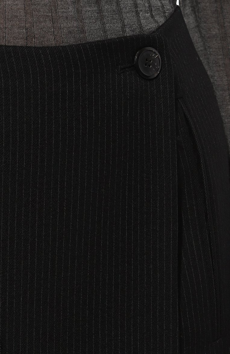 Женская шерстяная юбка PRADA черного цвета, арт. P122T-1ZMM-F0002-212 | Фото 5 (Длина Ж (юбки, платья, шорты): До колена; Стили: Кэжуэл; Материал сплава: Проставлено; Драгоценные камни: Проставлено; Материал внешний: Шерсть; Женское Кросс-КТ: Юбка-одежда)