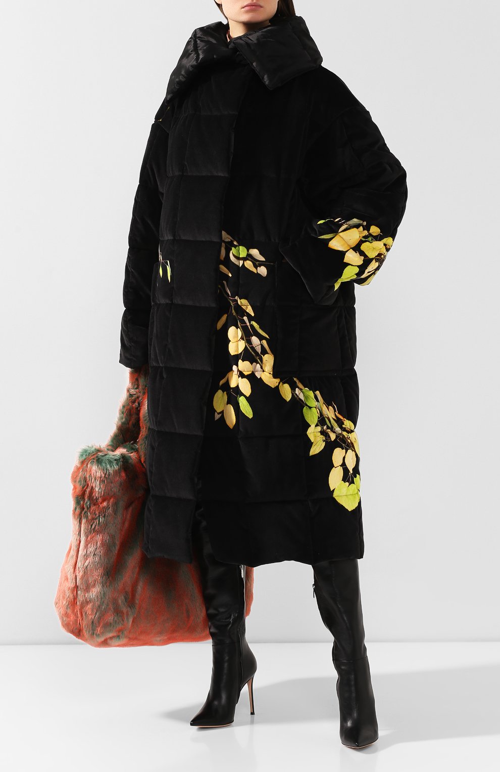 Пуховик DRIES VAN NOTEN черного цвета по цене 195000 руб., арт. 192-10244-8403, фото 2 Пуховик DRIES VAN NOTEN, арт. 192-10244-8403, фото 2