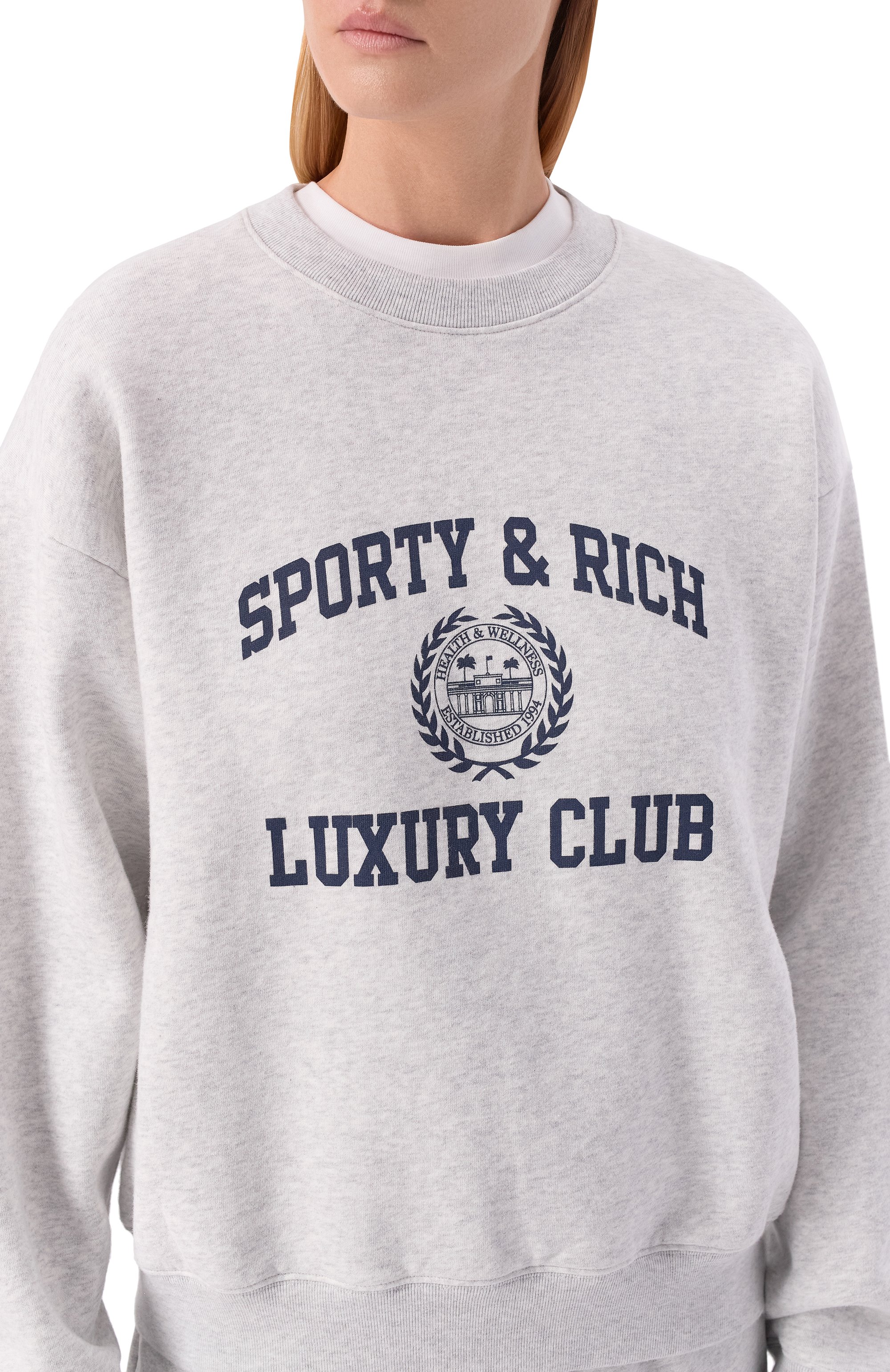 Хлопковый свитшот luxury club SPORTY AND RICH светло-серого цвета по цене 33600 руб., арт. ST0997842GY03/S&R LUXURY CLUB CREWNECK, фото 5 Хлопковый свитшот luxury club SPORTY AND RICH, арт. ST0997842GY03/S&R LUXURY CLUB CREWNECK, фото 5