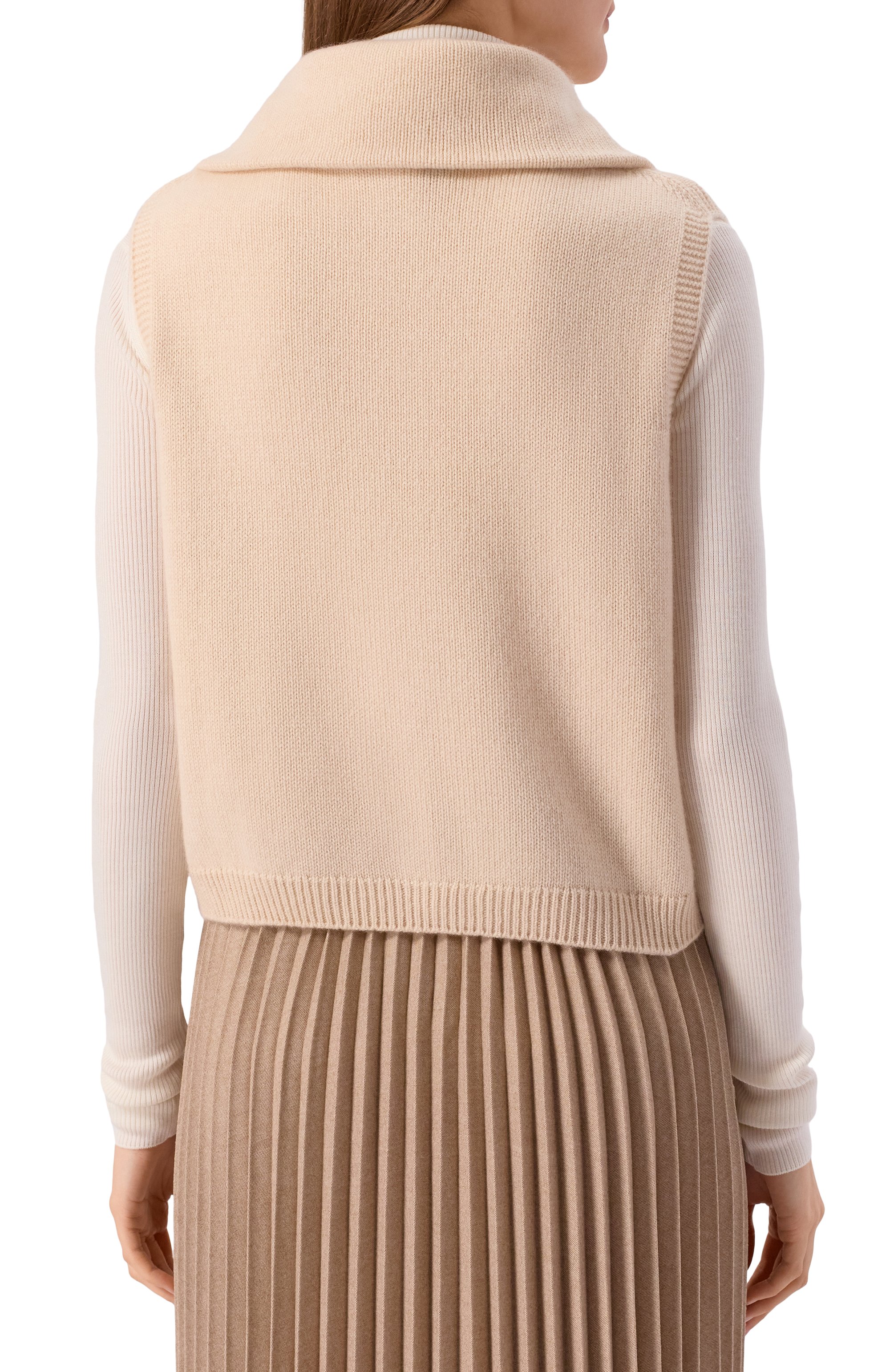 Шерстяной жилет LORENA ANTONIAZZI кремового цвета по цене 110000 руб., арт. MJ26B/1175, фото 4 Шерстяной жилет LORENA ANTONIAZZI, арт. MJ26B/1175, фото 4