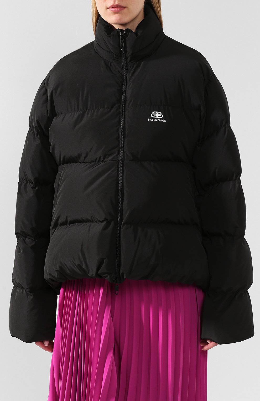 Пуховик BALENCIAGA черного цвета по цене 287500 руб., арт. 601763/TYD36, фото 3 Пуховик BALENCIAGA, арт. 601763/TYD36, фото 3
