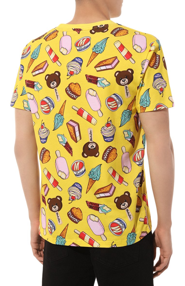 Мужская хлопковая футболка MOSCHINO желтого цвета, арт. A0712/9413 | Фото 4 (Длина (для топов): Стандартные; Материал внешний: Хлопок; Рукава: Короткие; Кросс-КТ: Пляж, Джерси; Принт: С принтом; Стили: Спорт-шик; Мужское Кросс-КТ: Футболка-одежда; Автоматизация состава: Проставлено; Детали: Без декора; Автоматизация ТО: Проставлено)