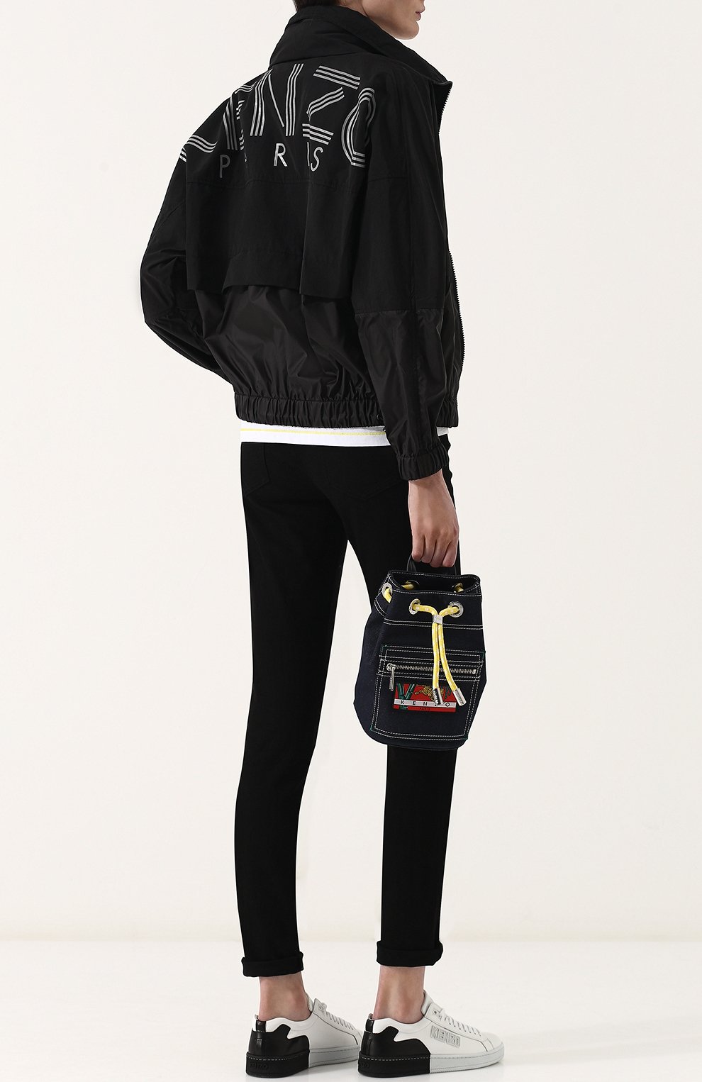 Женская черная ветровка свободного кроя с воротником-стойкой