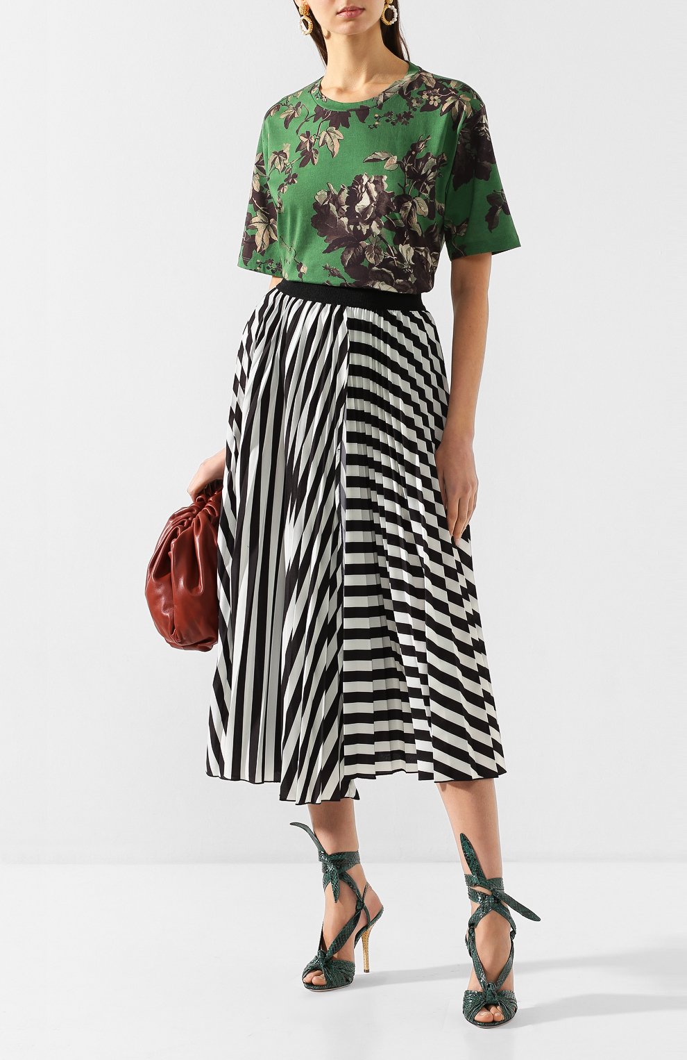 Хлопковая футболка DRIES VAN NOTEN зеленого цвета по цене 22550 руб., арт. 201-11166-9620, фото 2 Хлопковая футболка DRIES VAN NOTEN, арт. 201-11166-9620, фото 2