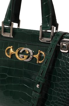 Женская сумка zumi small из кожи аллигатора GUCCI темно-зеленого цвета, арт. 569712 EV40X | Фото 5 (Материал: Экзотическая кожа, Натуральная кожа; Сумки-технические: Сумки top-handle; Материал сплава: Проставлено; Ремень/цепочка: На ремешке; Драгоценные камни: Проставлено; Размер: small)