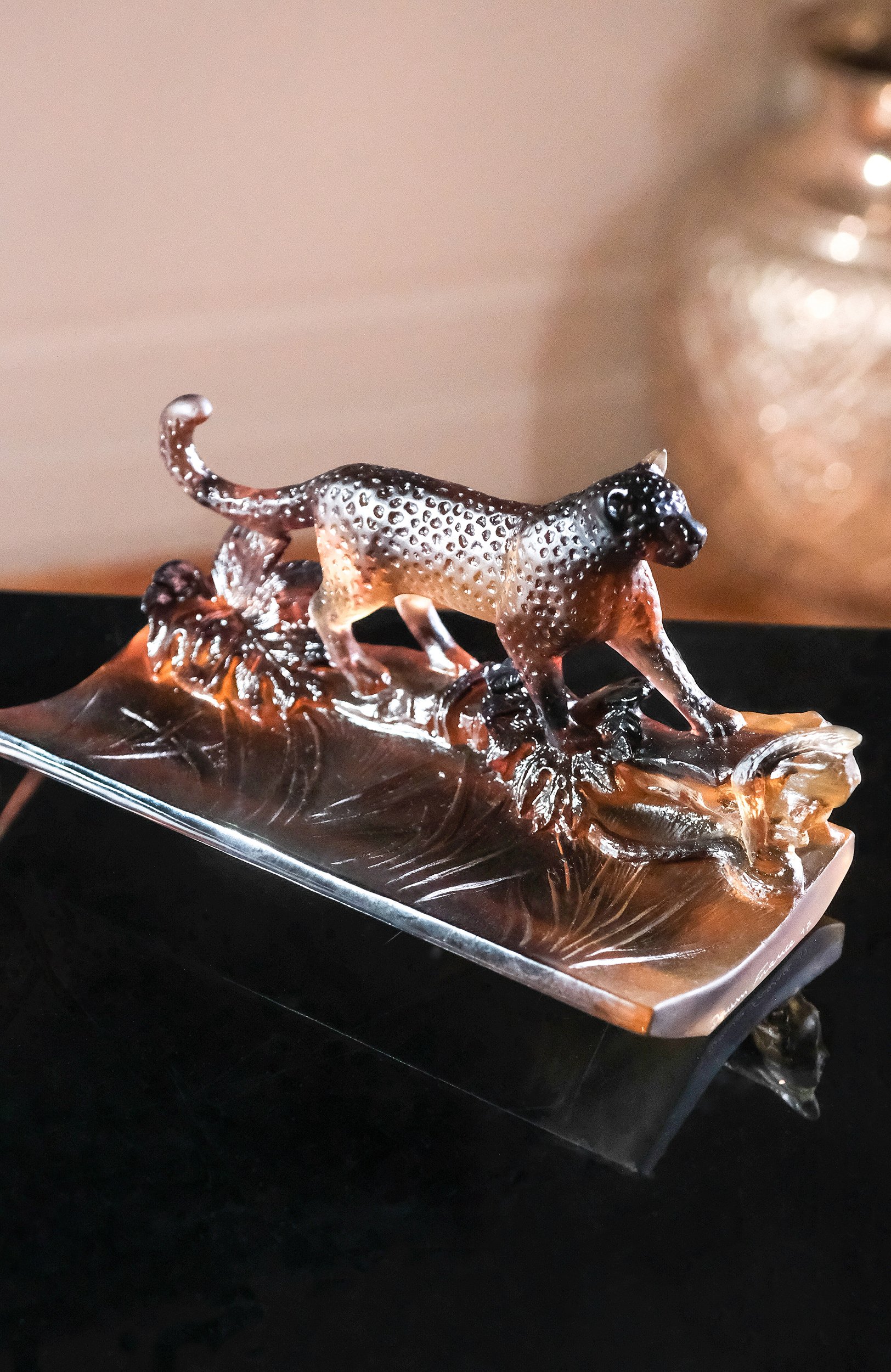 Подставка для ручек leopard DAUM коричневого цвета по цене 249500 руб., арт. 05745, фото 2 Подставка для ручек leopard DAUM, арт. 05745, фото 2