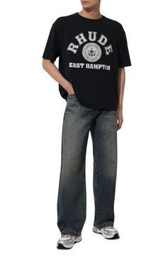 Мужская хлопковая футболка RHUDE черного цвета, арт. RHSS24TT08012610 | Фото 2 (Драгоценные камни: Проставлено; Материал сплава: Проставлено; Длина (для топов): Стандартные; Рукава: Короткие; Материал внешний: Хлопок; Принт: С принтом; Стили: Спорт-шик; Кросс-КТ: Джерси; Мужское Кросс-КТ: Футболка-одежда)