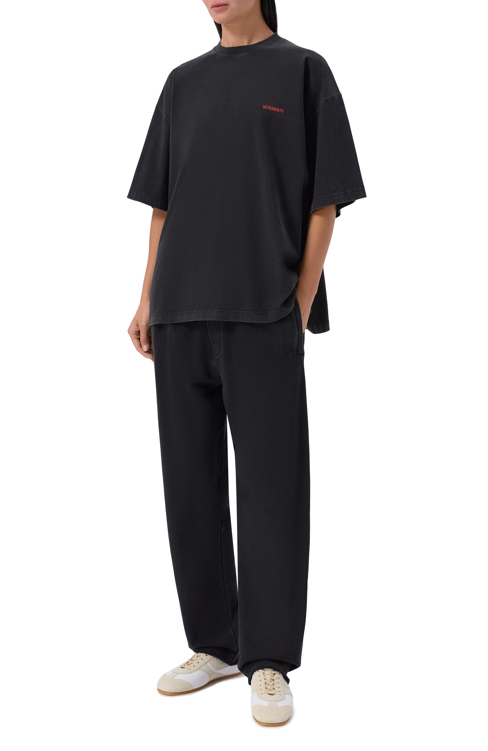 Хлопковые брюки VETEMENTS черного цвета по цене 109500 руб., арт. MH27SP191B, фото 3 Хлопковые брюки VETEMENTS, арт. MH27SP191B, фото 3