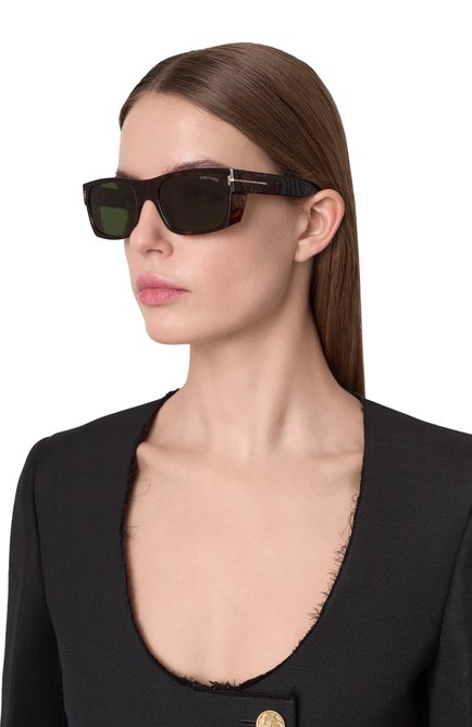 Женские солнцезащитные очки TOM FORD коричневого цвета, арт. TF1181 52N | Фото 2 (Региональные ограничения белый список (Axapta Mercury): Не проставлено; Нос: Не проставлено)