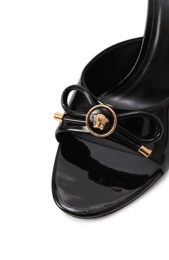 Женские лакированные мюли opera bow 85 VERSACE черного цвета, арт. 1018239/D2VE | Фото 7 (Материал внутренний: Натуральная кожа; Каблук тип: Шпилька; Подошва: Плоская; Материал внешний: Натуральная кожа; Драгоценные камни: Проставлено; Каблук высота: Высокий; Материал сплава: Проставлено)