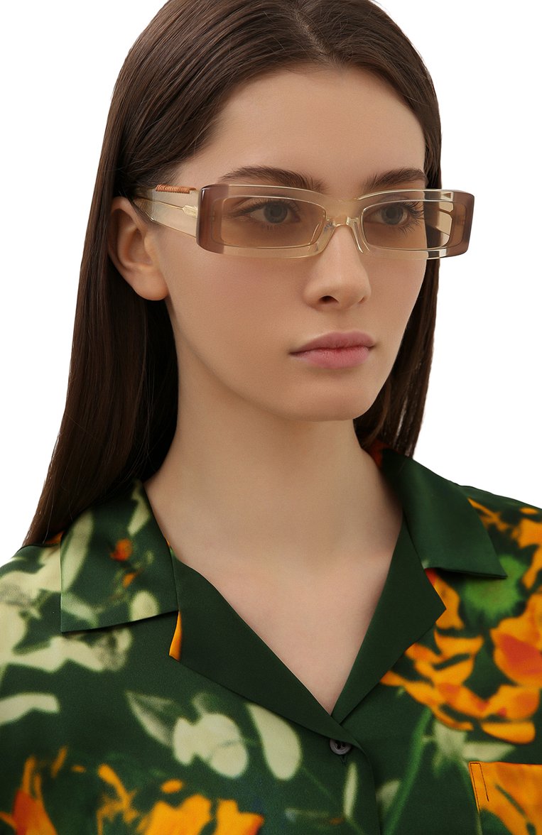 Женские солнцезащитные очки JACQUEMUS бежевого цвета, арт. LES LUNETTES 97 YELL0W | Фото 2 (Кросс-КТ: С/з-унисекс; Региональные ограничения белый список (Axapta Mercury): Не проставлено, RU; Нос: Не проставлено; Материал: Пластик; Тип очков: С/з; Оптика Гендер: оптика-унисекс; Очки форма: Прямоугольные, Узкие)