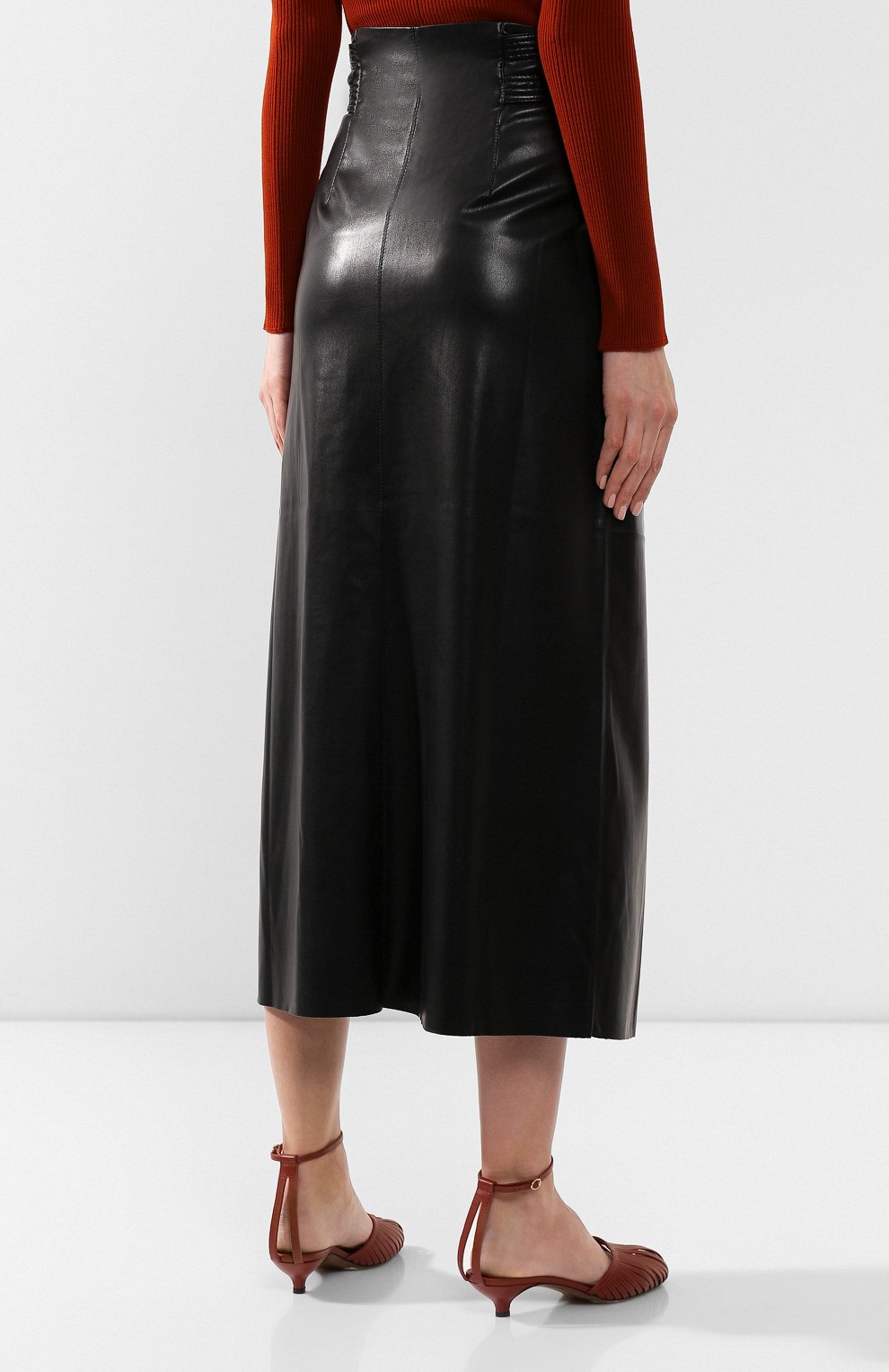 Юбка-миди NANUSHKA черного цвета по цене 47800 руб., арт. ARFEN_BLACK_VEGAN LEATHER, фото 4 Юбка-миди NANUSHKA, арт. ARFEN_BLACK_VEGAN LEATHER, фото 4